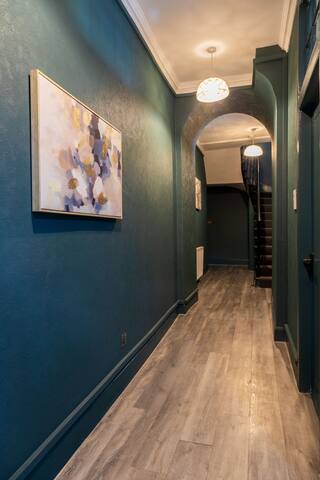 Royal Mile 4 Bedroom 4 bathroom Apartment gallery image 5