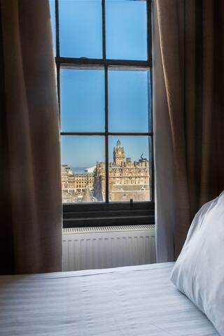 Royal Mile 4 Bedroom 4 bathroom Apartment gallery image 2