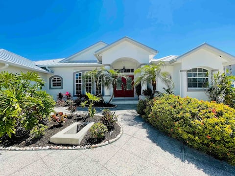 Successful Airbnb property: Lemon Bay Beach House with Private Backyard in Manasota Key