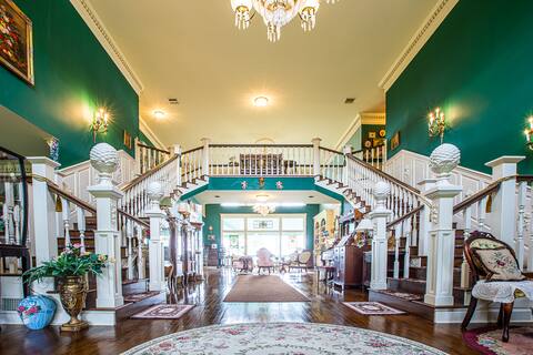 Lakefront Victorian Hse for Time Travelers & Event