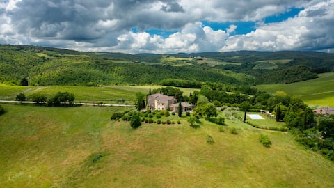 Exclusive Villa near San Gimignano with pool