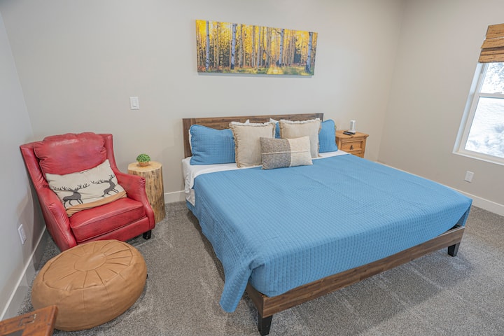 Master Bedroom - 1 King size bed, walk-in closet, leather chair, 55" TV with Netflix, Disney+, Hulu, ESPN+ and ensuite bathroom/shower/tub