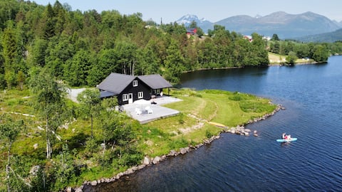 Top Airbnb: Cabin by beautiful lake in Sunnmore Alps in Ørsta