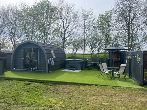 Little Bunny Retreat - Toppsy's Luxury Pod