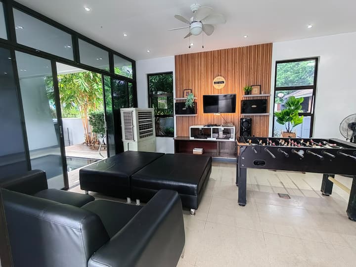 Lovely 2-bedroom Hotspring Resort W/ Jacuzzi - Calamba