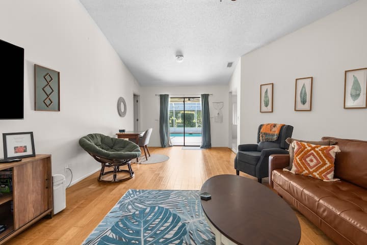 Clean, Heated Pool Home Near Weeki Wachi! - Spring Hill, FL