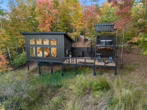 AlpineCabin -Views! Outdoor shower, hot tub, more!