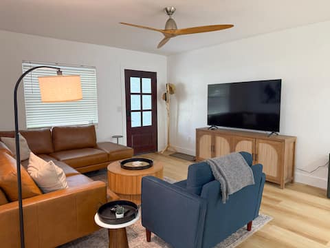 Top Airbnb: Private Family Home, Beach Ready and Backyard in West Lealman
