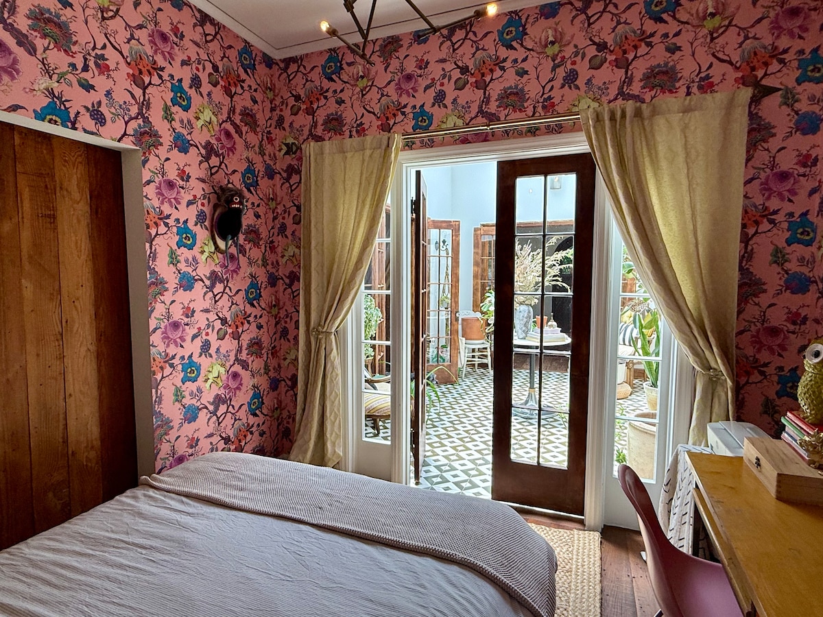 เตียงควีนไซส์เมอร์ฟี่ที่สะดวกสบายในออฟฟิศของเรา/ห้องนอนที่สาม 