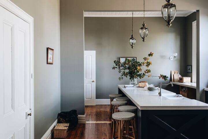 Talisker Homestead – An 11 bedroom historic home gallery image 4