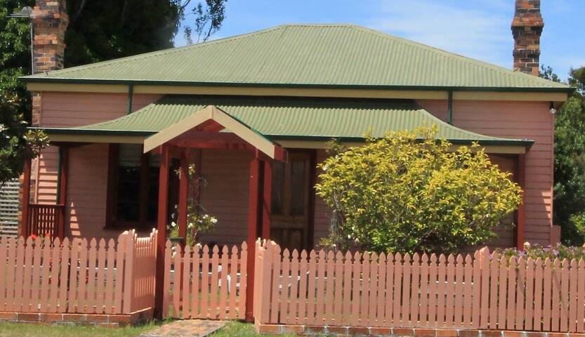 Police Superintendant’s Cottage – 4 Reid St