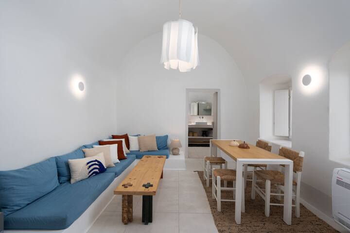 Charming Cycladic home: Sleeps 7, 3 Beds & 3 Baths gallery image 3