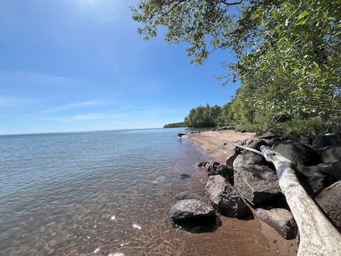 Cozy & airy apartment near the lake