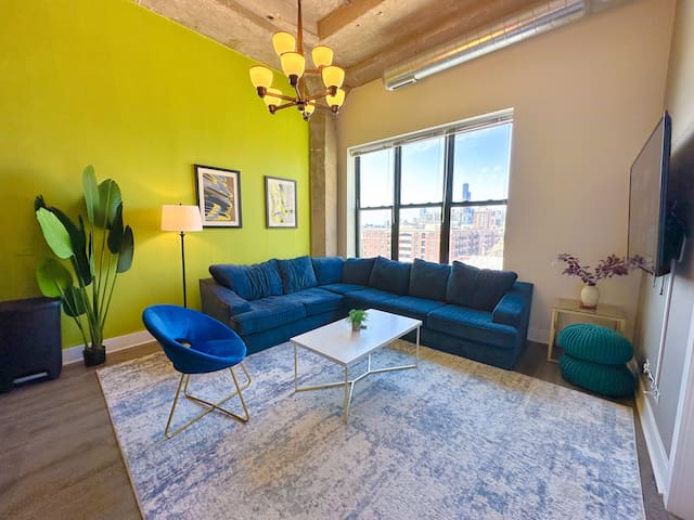 Comfortable 3BR Unit Near McCormick & Millennium