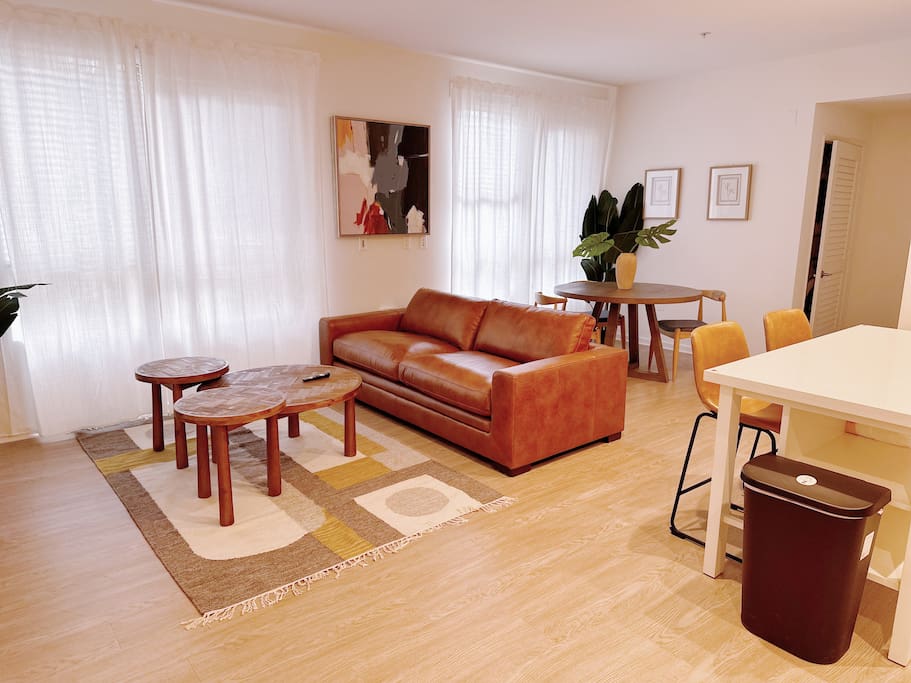 Airbnb Irvine 1BR|king bed modern Garden Apt pool gym