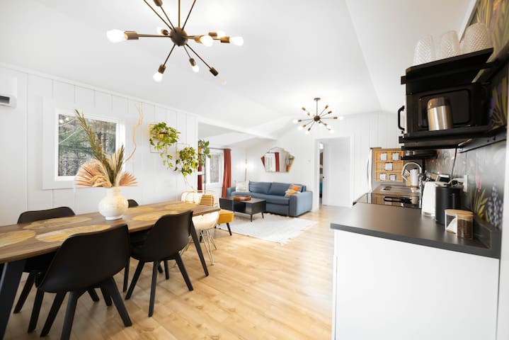 Forest cottage on the lake ☀️