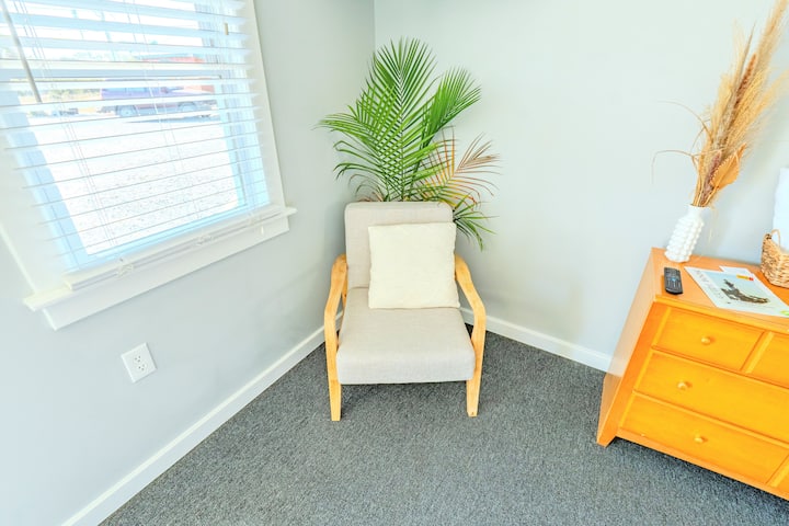 Simple Vibes | Queen Motel Room Steps From Ocean! - Buxton, NC