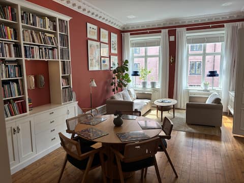 Top Airbnb: Magnificent turn of the century apartment in Vasastan 191 m2 in Centrum