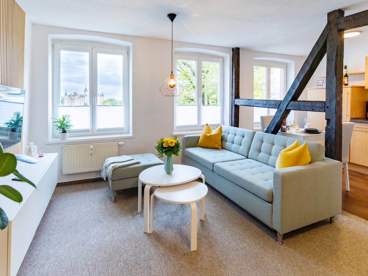Annonce Airbnb populaire: Castle king apartment - modern, central & balcony à Schwerin