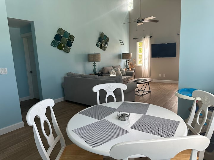 Hopewell Villa West - 5 Minutes To Grace Bay Beach - Turks and Caicos Islands