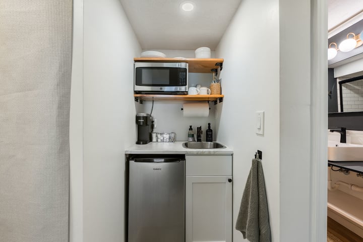 Couples Or Solo Travelers - Modern Guest Suite - Kansas City, MO