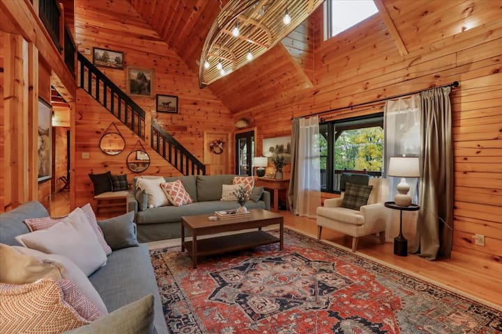 Luxury Family Log Cabin Moments from Skyline Drive