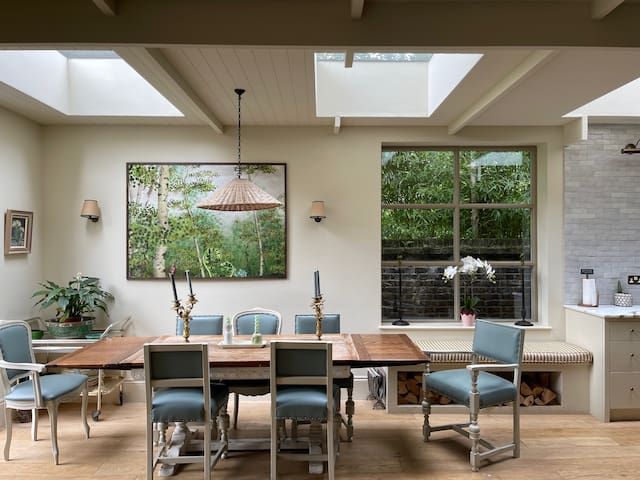 Comfortable and stylish house with private garden