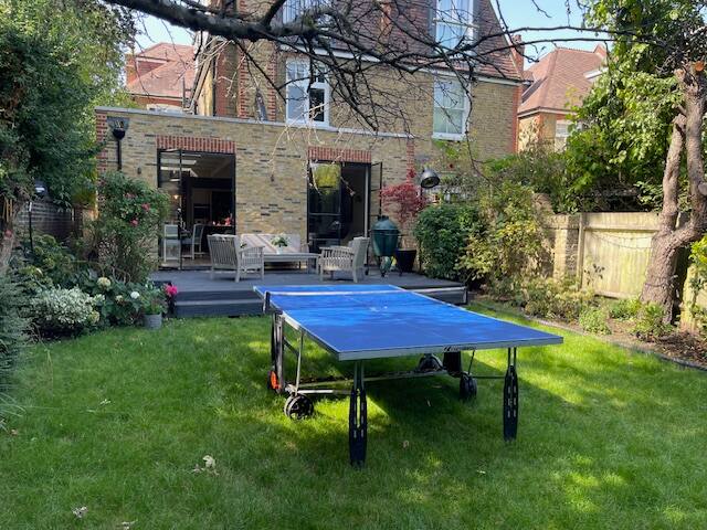 Comfortable and stylish house with private garden gallery image 5