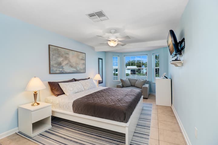 חדר שינה ראשי (מיטת קינג סייז)