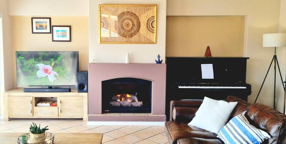 Sea Sands Villa: Luxury panoramic ocean views gallery image 2