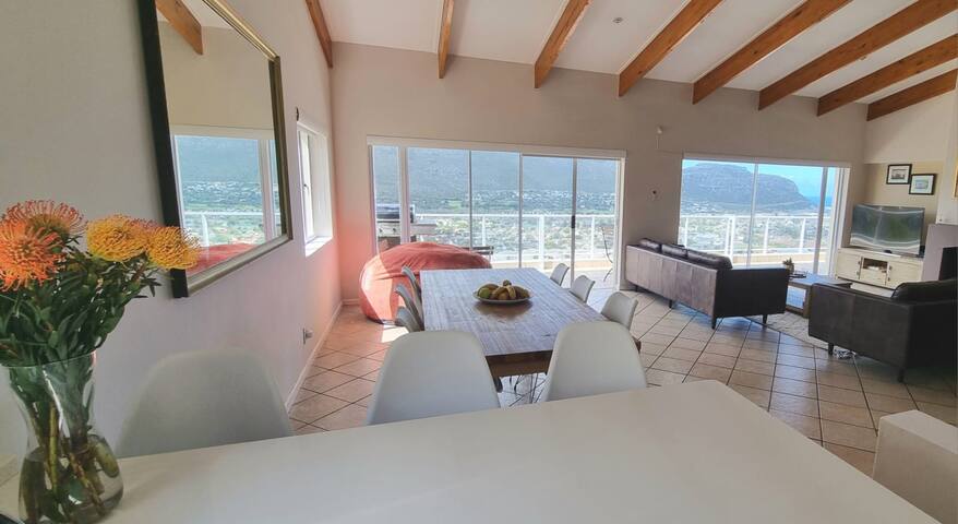 Sea Sands Villa: Luxury panoramic ocean views gallery image 3