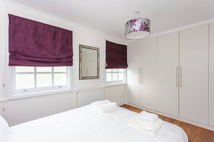 Stylish 4BR Home with Private Garden gallery image 5