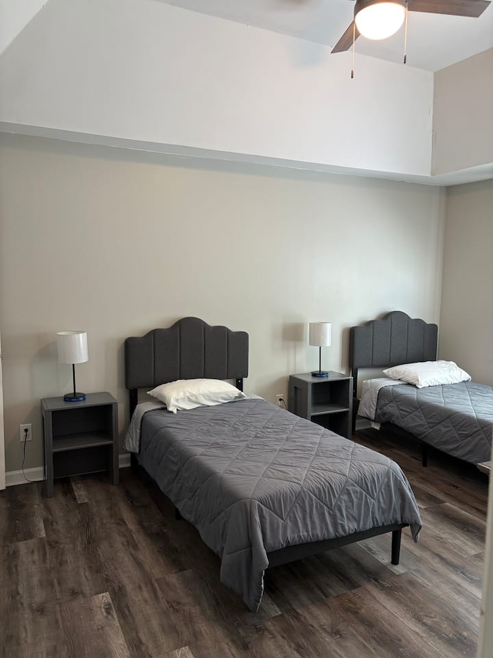 Deux lits jumeaux incroyablement confortables