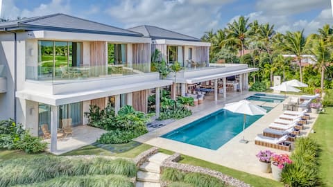 Villa Lorenne - Luxurious Golfside Haven