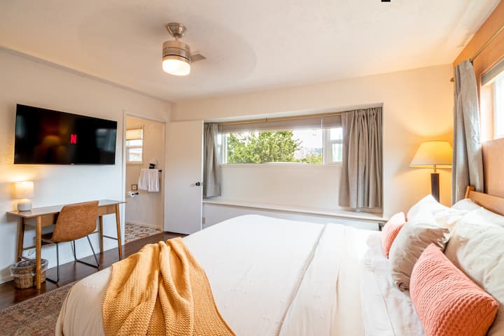 Primary bedroom with premium, king size bed, 100% cotton sheets, desk, blackout blinds, red rock views and ensuite bathroom. Smart TV with Disney+ and Hulu streaming included. 
