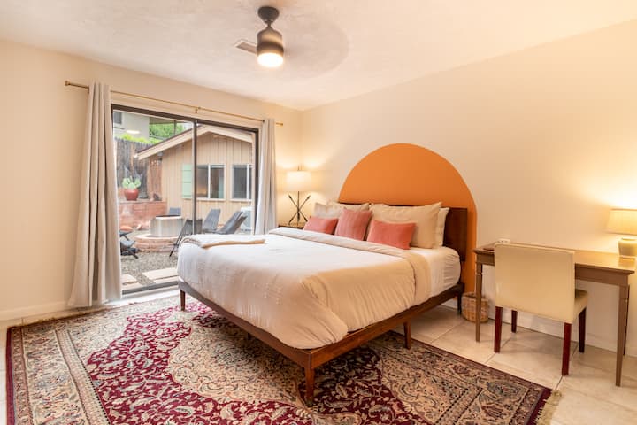 Guaranteed great night's sleep in this King size bed with premium, 100% cotton sheets and private access to backyard. 