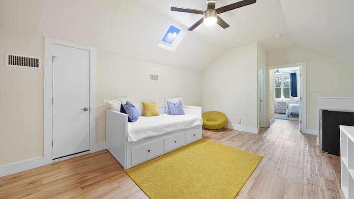 Kitanda cha mchana ambacho kinakaribia kuwa mfalme.