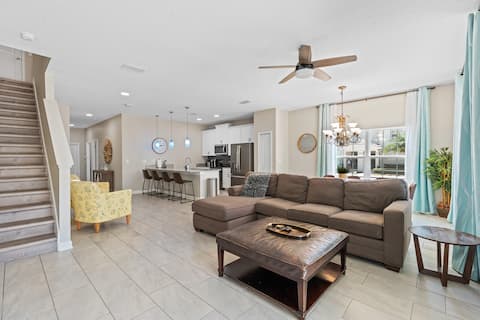 Top performing Airbnb: Luxury 5BR free heat private pool Disney Universal in Hunters Creek