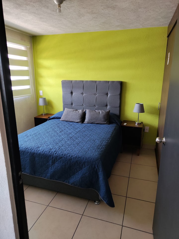 CAMA QUEEN SIZE EN RECAMARA 1