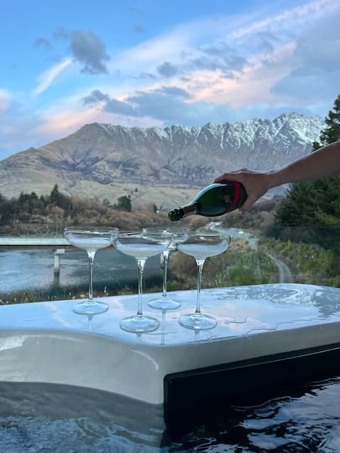 3 min to The Remarkables / Lakefront Spa Luxury