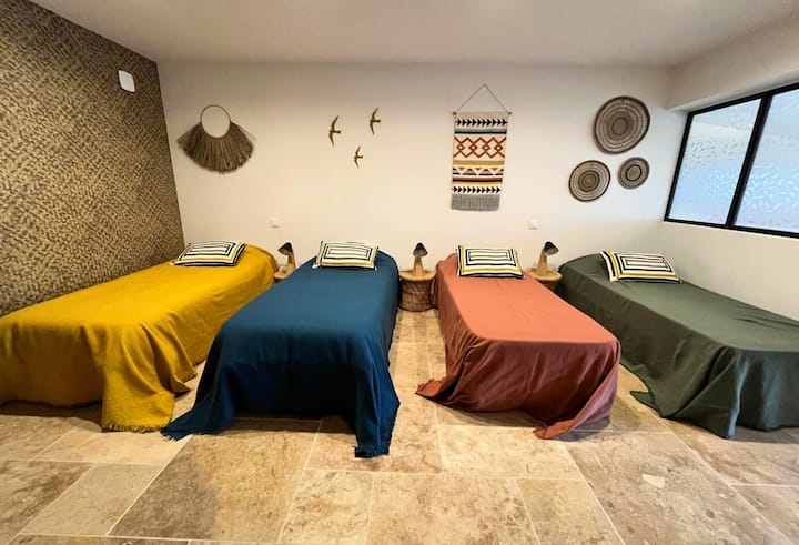 Приземен етаж: общежитие