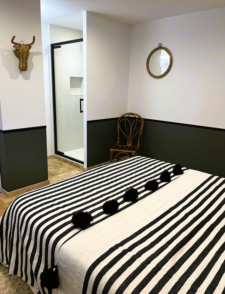 Двойна градинска стая с душ кабина