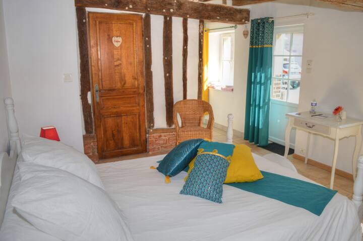 Chumba cha Pic-Vert, kwa hadi watu 2, kwenye ghorofa ya chini

1 x 140 x 190 vitanda

Chumba cha kuogea na choo