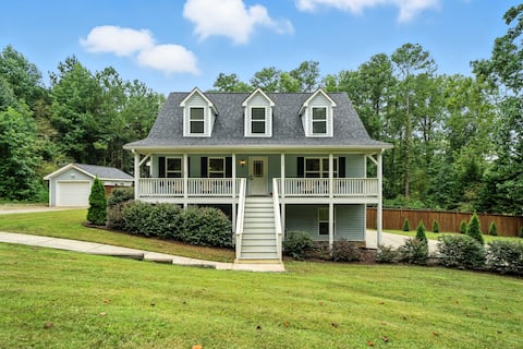 Pet Friendly: Sugar Hill on 1 Acre (Fully Fenced)