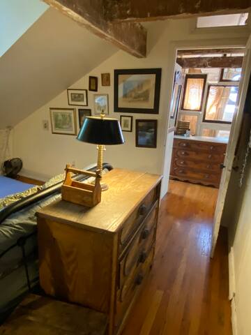 Greenwich Village Charm – 3 bdrms, Full Bath, A/C! gallery image 3