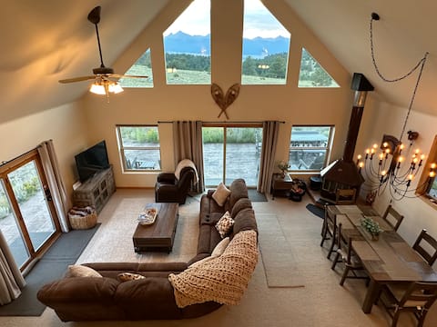 Alpenglow Retreat  - Breathtaking Mountain Views