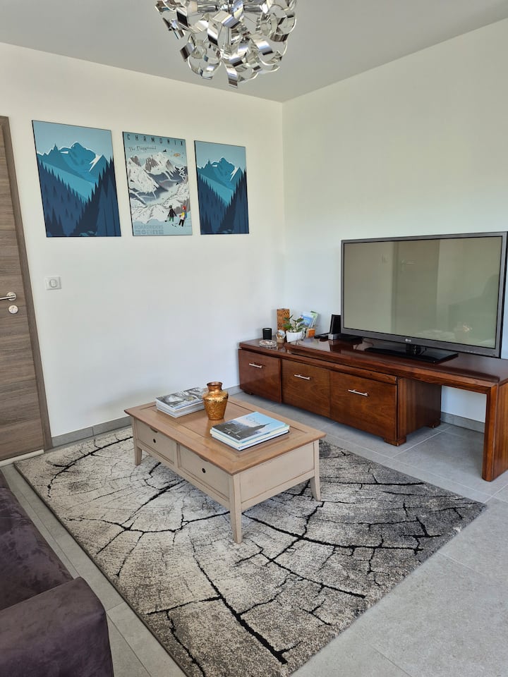 Gîte Mitoyen, Neuf, 4 Personnes, Parking - Menthon-Saint-Bernard