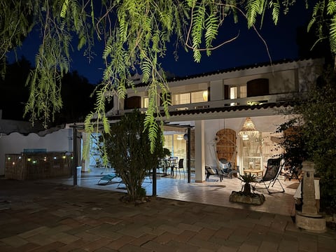 Popular Airbnb listing: Apartment on the 1st floor of a villa, 6 beds in Sant'anna Arresi