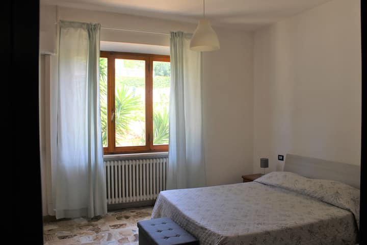 Двойна спалня