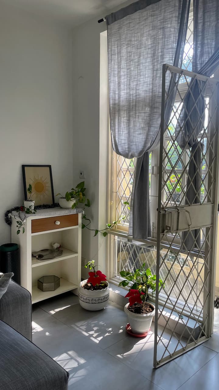 F18 India - Charming bedroom - Room 104 - Bed and breakfasts for